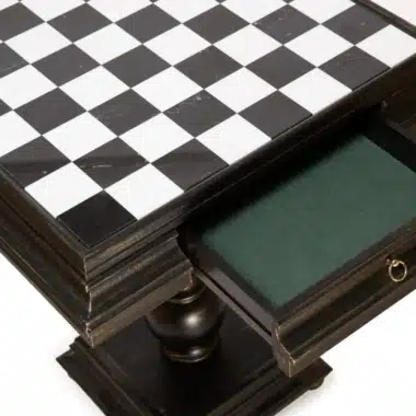 Alternative view of Tilia-skakbord i lindetræ med bordplade i toscansk alabast