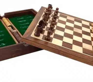 Magnetisk rejseskakspil med opbevaringsrum i træ, skak/backgammon og dam
