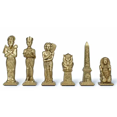 Gyldne skakbrikker med egyptisk tema, konge, dronning, sfinks og obelisk