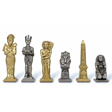 Egyptiske skakbrikker i guld- og sølvmetal, konge, dronning, tårn og obelisk