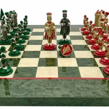 Alternative view of Camelot Kong Arthur-sæt: Skakbræt i Olivenfarvet Ahorntræ & Skaksæt i Massivt Metal, Håndmalet