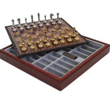 Alternative view of Mignon Flower VIII skakspil med rødt skakbræt, opbevaring og skakbrikker i metal