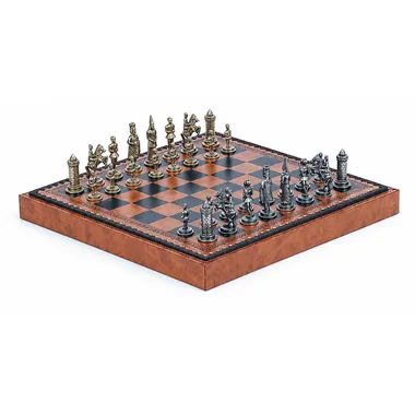Komplet Camelot Kong Arthur skakspil på trækasse, diagonal visning
