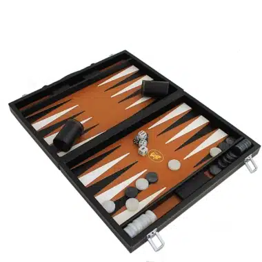 Elegant rejse-backgammon i italiensk kunstlæder, sammenfoldeligt og magnetisk