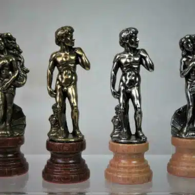 Fire David-figurer fra Florence-skaksættet i sølv- og bronzefinish