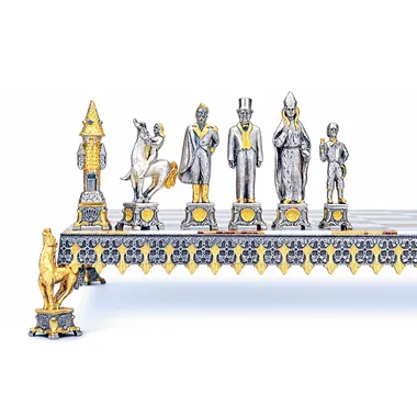Sæt "Den Russiske Revolution 1917" Skakbræt og Skakspil i Bronze, Onyx og 24 Karat Guld