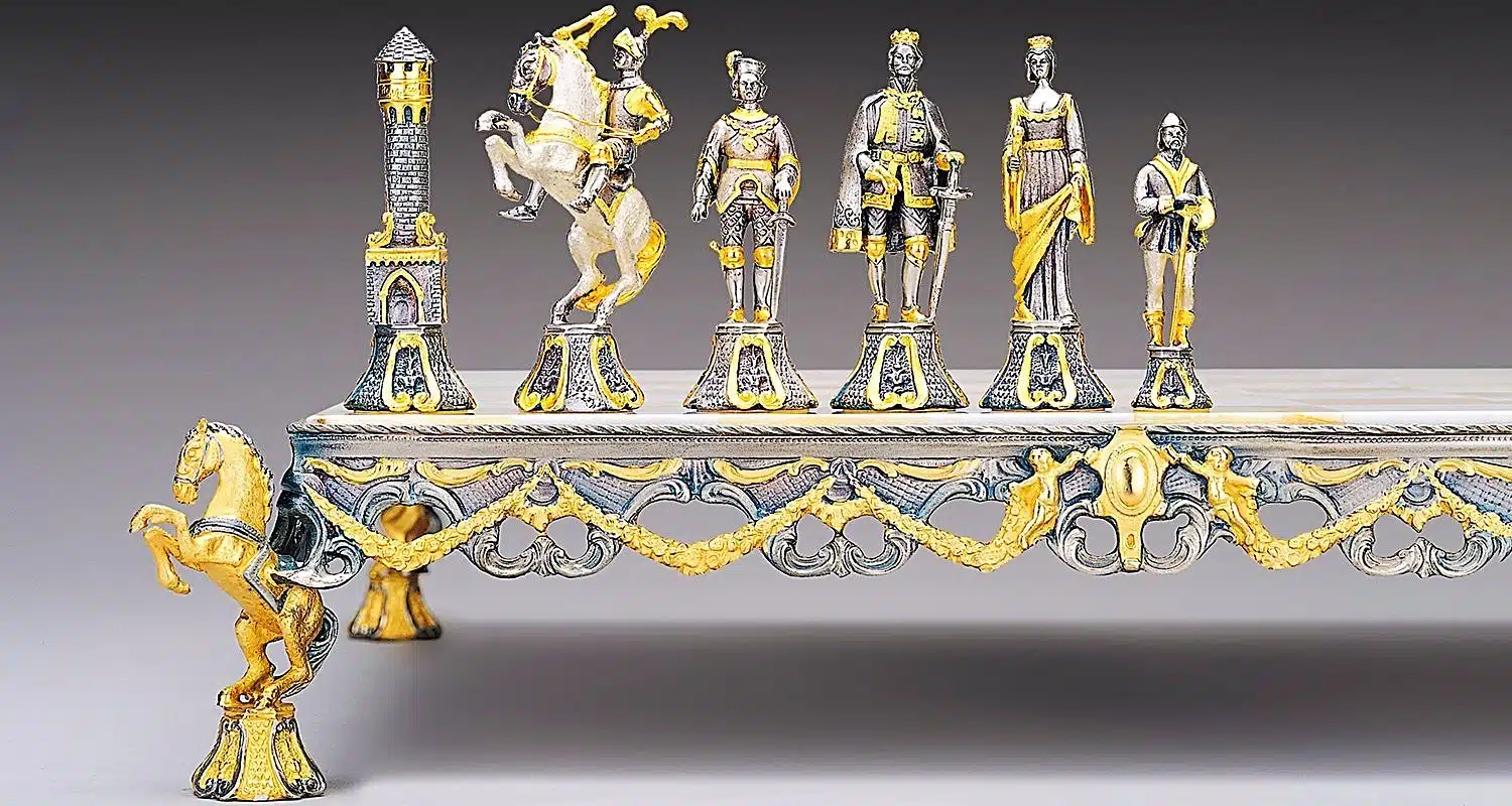 Ensemble "Renaissance Florentine XVe Siècle" Echiquier et Jeu d'Echecs en Bronze, Onyx et Or 24 Carats