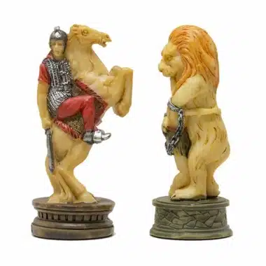 Alternative view of Gladiator-sæt skakbræt i kunstlæder og skakspil i resin håndmalet
