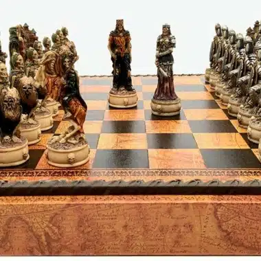 Gros plan sur le roi et la dame du jeu d'échecs Mort-Vivant III au centre de l'échiquier
