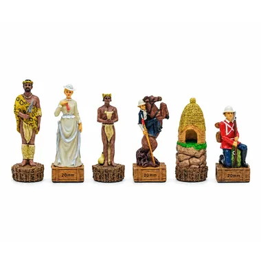 Skakspil i resin Anglo-Zulu-krigen, seks malede brikker opstillet side om side