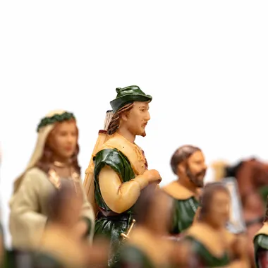 Robin Hood-brikker i malet resin, detalje af bueskytter og dronning
