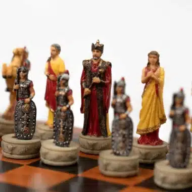 Troja-krig Skakspil med Skakbræt i Kunstlæder og Skakbrikker i Håndmalet Resin - Billede 3