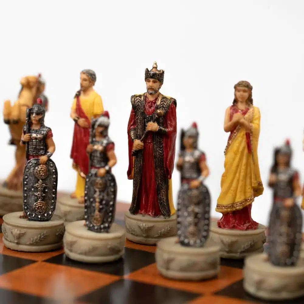 Troja-krig Skakspil med Skakbræt i Kunstlæder og Skakbrikker i Håndmalet Resin - Billede 3