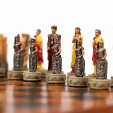 Troja-krig Skakspil med Skakbræt i Kunstlæder og Skakbrikker i Håndmalet Resin - Billede 5