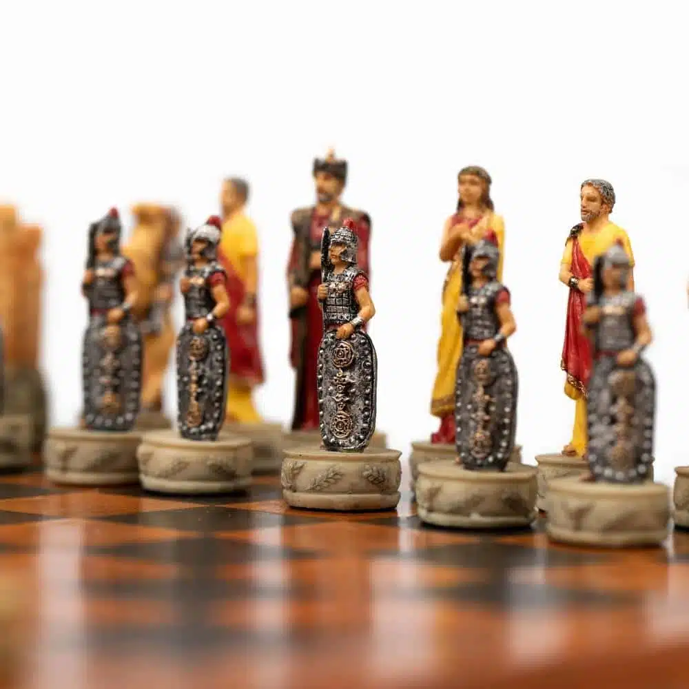 Troja-krig Skakspil med Skakbræt i Kunstlæder og Skakbrikker i Håndmalet Resin - Billede 5