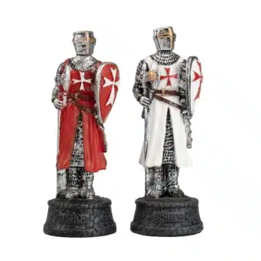 Fous Templiers rouge et blanc en résine, détail des figurines debout
