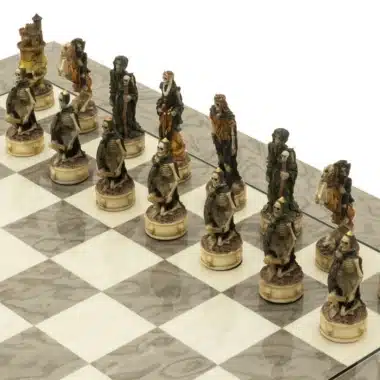 Alternative view of Skakspil Dark Fantasy med skakbræt i grå asketræ og skakbrikker i resin