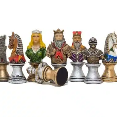 Pièces d'échecs Buste Médiéval V, détail des bustes royaux et chevaliers sculptés