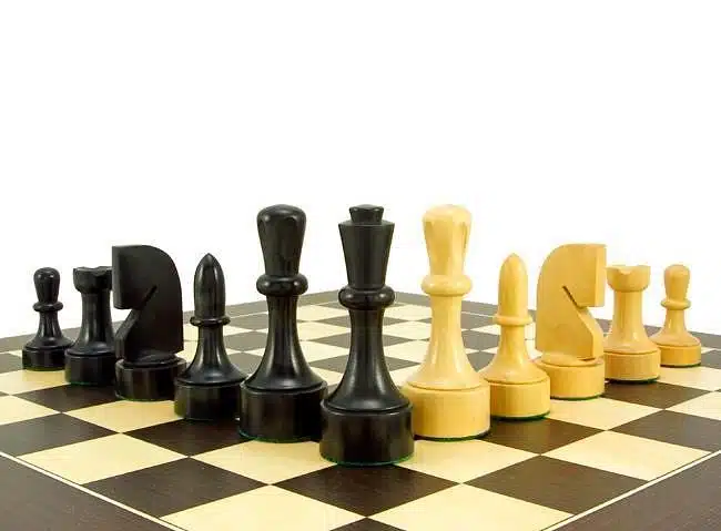 Ensemble "Contemporain" Echiquier en Bois d'Erable et Wenge & Jeu d'Echecs en Buis Ebonisé