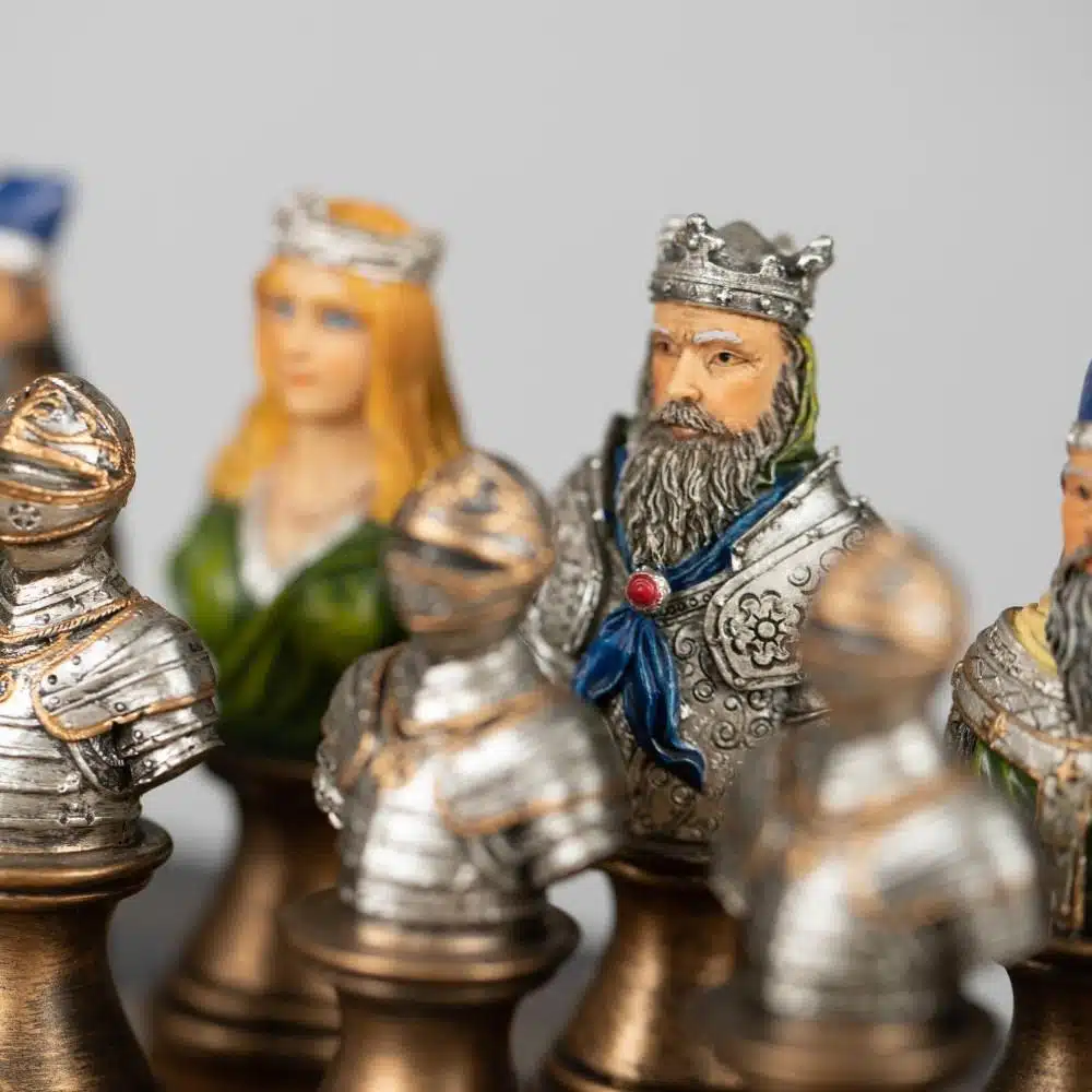 Sæt Middelalderbuste II Sort og Guld Skakbræt i Kunstlæder og Skakspil i Håndmalet Resin - Billede 3