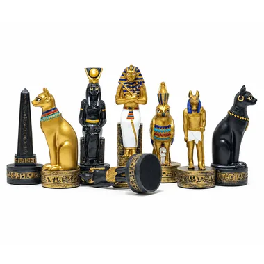 Skakbrikker Det Gamle Egypten på række, obelisker, farao og gyldne sorte guddomme