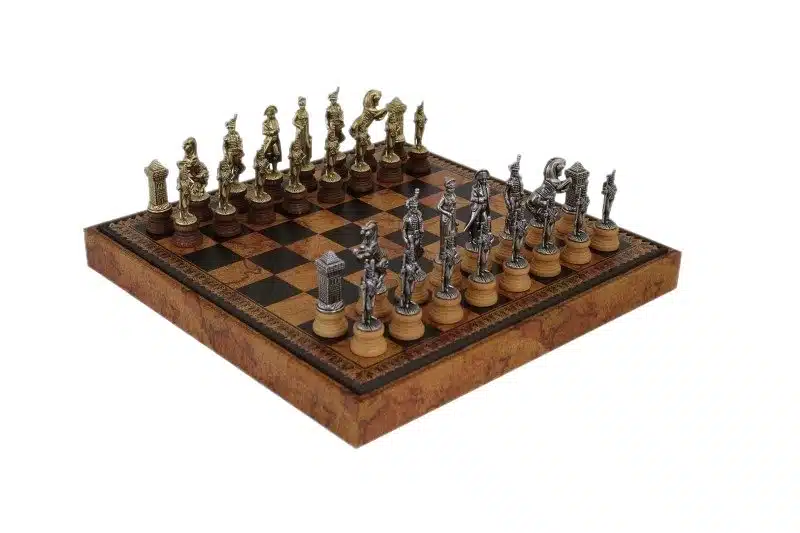 Napoleon Skakspil - Skakbræt, Dam og Backgammon i Kunstlæder med Opbevaringsrum & Skakbrikker i Metal og Træ