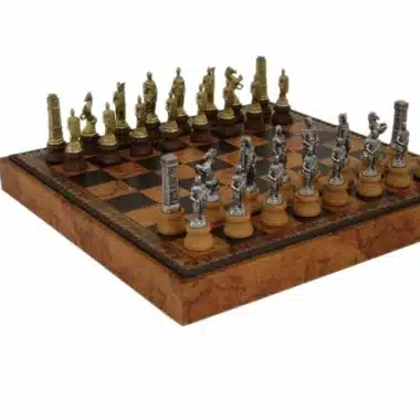 Skakspil Romere vs Barbarer - Skakbræt, Dam og Backgammon i kunstlæder med opbevaringsrum & skakbrikker i metal og træ