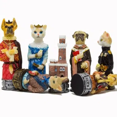 Skakspil med Hunde og Katte i Resin og Skakbræt i Kunstlæder Bordeaux og Guld - Billede 3