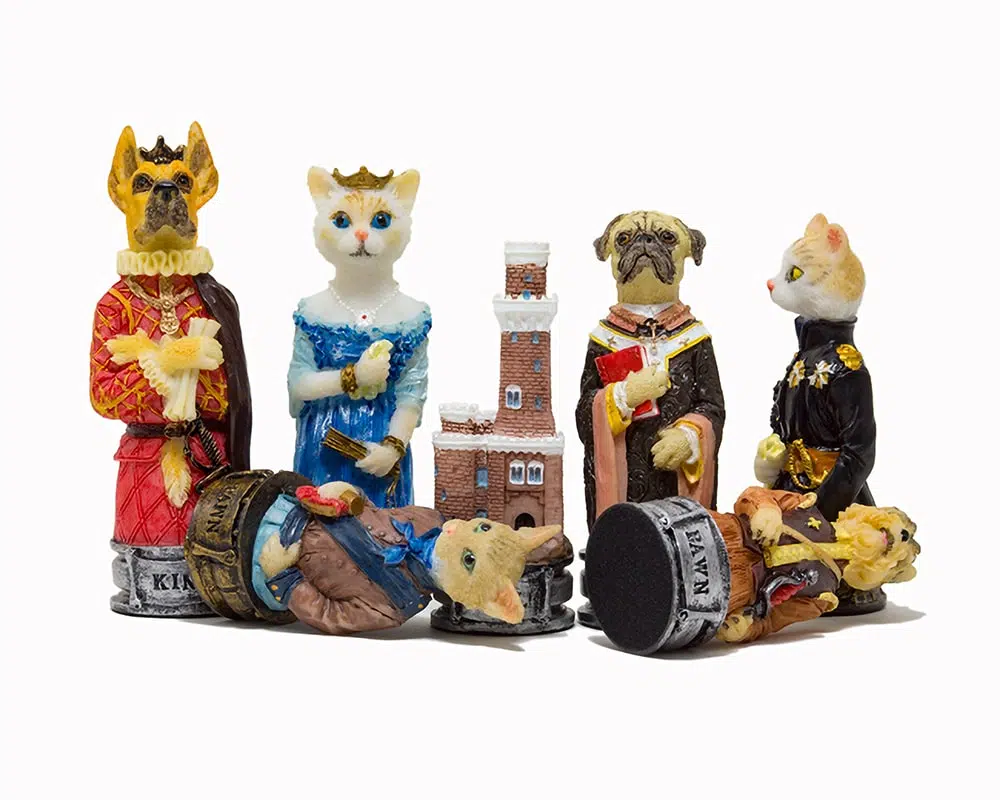 Skakspil med Hunde og Katte i Resin og Skakbræt i Kunstlæder Bordeaux og Guld - Billede 3