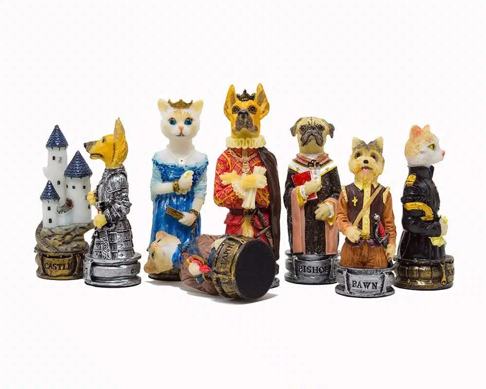 Skakspil med Hunde og Katte i Resin og Skakbræt i Kunstlæder Bordeaux og Guld - Billede 2