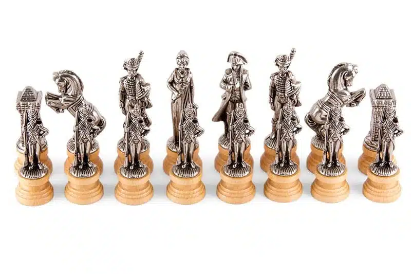Napoleon Skakspil - Skakbræt, Dam og Backgammon i Kunstlæder med Opbevaringsrum & Skakbrikker i Metal og Træ - Billede 5