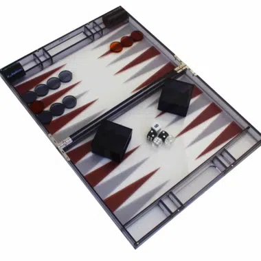 Moderne Backgammon i Grå Plexiglas med Brikker, Terningebæger og Terningesæt