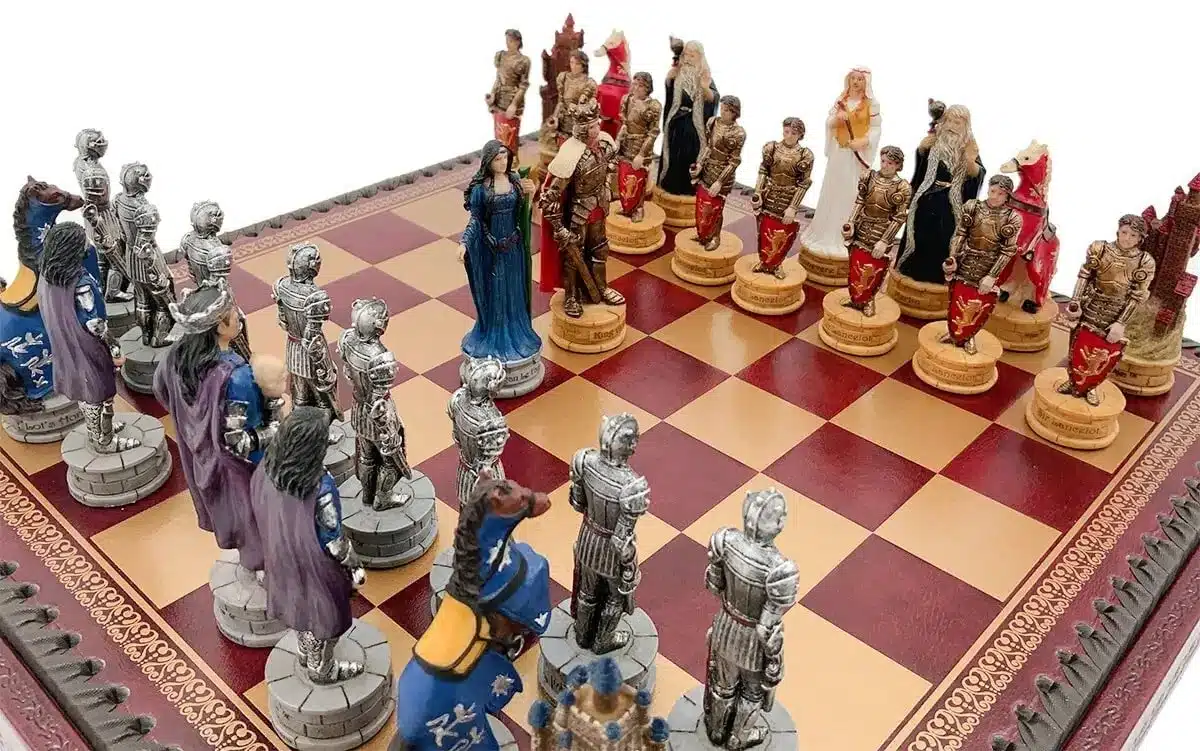 Skakspil med Kong Arthur-figurer og Skakbræt i Kunstlæder med Opbevaring - Billede 5