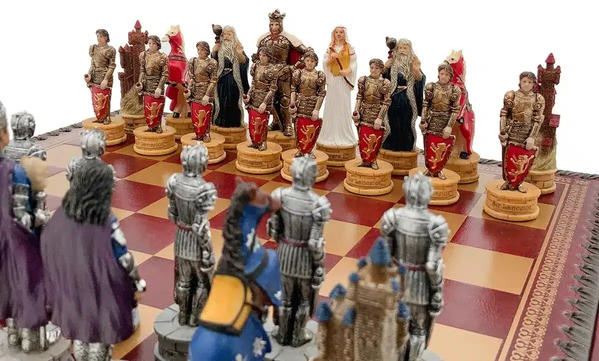 Skakspil med Kong Arthur-figurer og Skakbræt i Kunstlæder med Opbevaring - Billede 2