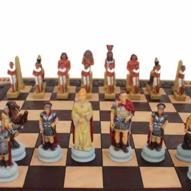 Alternative view of Skakspil i Resin – Romerne mod Egypterne med Udsmykket Skakbræt i Resin