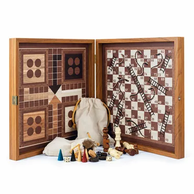 Åbent 4-i-1 træsæt med skak, backgammon, ludo og stigespil