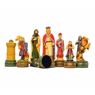 Brikker fra Camelot-skakspillet i malet resin, middelalderlige figurer og tårn