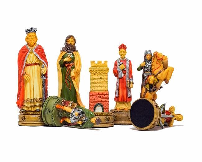 Camelot skakspil - Håndmalede brikker i resin på skakbræt i lyng- og ahorntræ, grøn - Billede 3