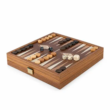 Lukket 2-i-1-sæt vist som backgammon med brikker og terninger i træ