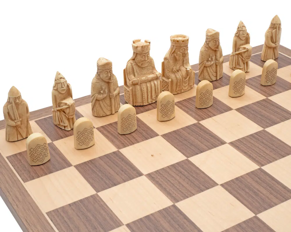Ensemble d’Échecs Isle of Lewis – Pièces & Échiquier avec Coffret de Présentation