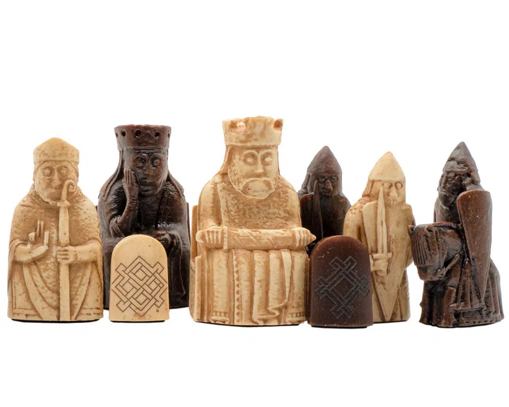 Ensemble d’Échecs Isle of Lewis – Pièces & Échiquier avec Coffret de Présentation