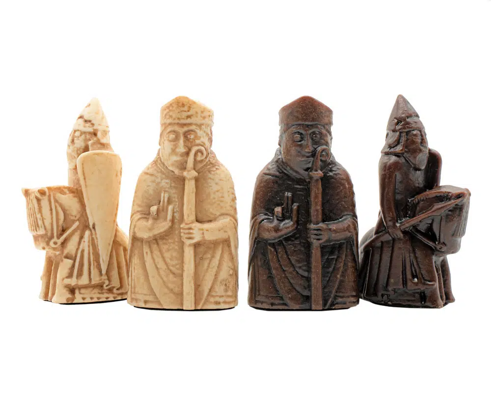 Ensemble d’Échecs Isle of Lewis – Pièces & Échiquier avec Coffret de Présentation