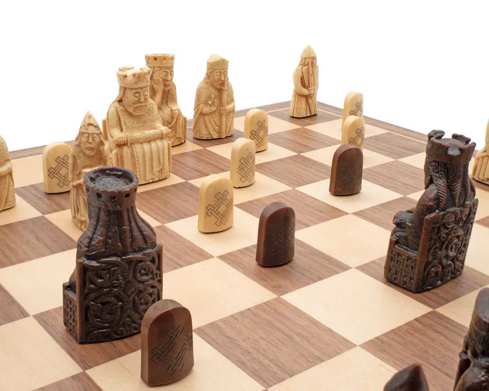 Ensemble d’Échecs Isle of Lewis – Pièces & Échiquier avec Coffret de Présentation
