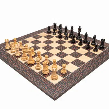 Ensemble de Jeu d’Echecs Classic Staunton en Bois de Buis et Echiquier en Bois d Erable et Ebène « tigre » – 55 x 55 cm