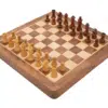 Jeu d'échecs voyage pliant en bois magnétique vu de côté avec pièces - Le Palais des Echecs