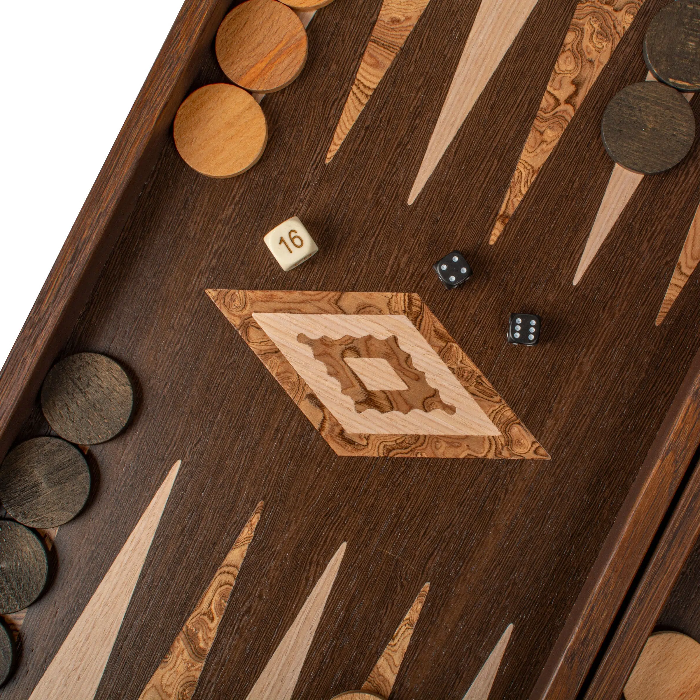 Détails des pions sur le plateau de jeu de backgammon en marqueterie - Le Palais Des Echecs