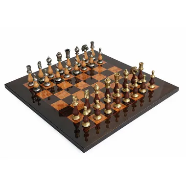 Komplet skakspil i messing og træ på blankt skakbræt i ahorn og lyng 51cm