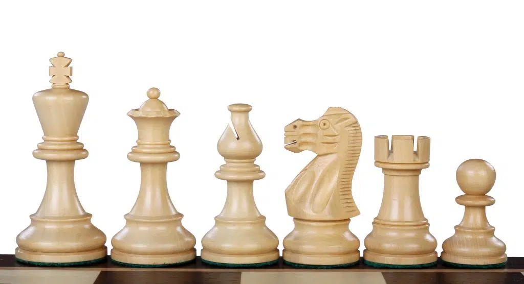 Pièces d'échecs Staunton en buis, présentant les pièces de côté - Le Palais Des Echecs